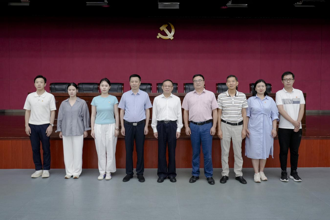 集團召開(kāi)共青團員大會(huì )選舉產(chǎn)生新一屆團委 章理中到會(huì )祝賀并講話(huà)